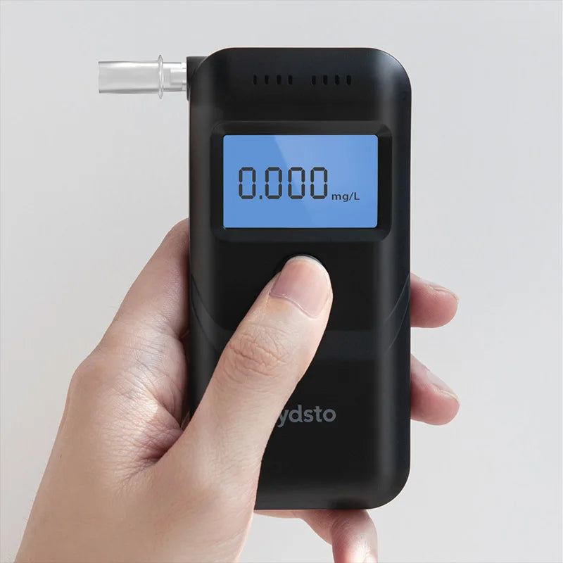 Alcoholímetros digitales portátiles para monitorear niveles de alcohol y garantizar seguridad.